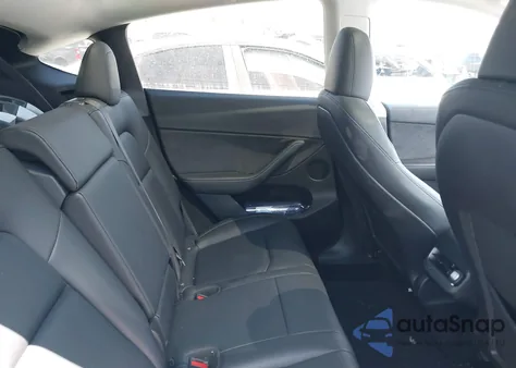 2023 Tesla Model Y z USA, uszkodzony, nr VIN 7SAYGDEE5PF865572